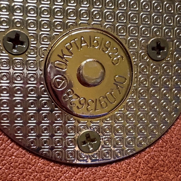 Elegant Faux Tan Leather Crossbody Bag​​ - Picture 2 of 4